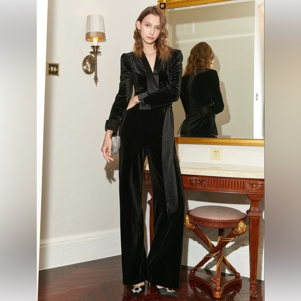 NWT AEL (Amy enjoy life) Woman’s Black Velvet High Waist Jumpsuit, Size L